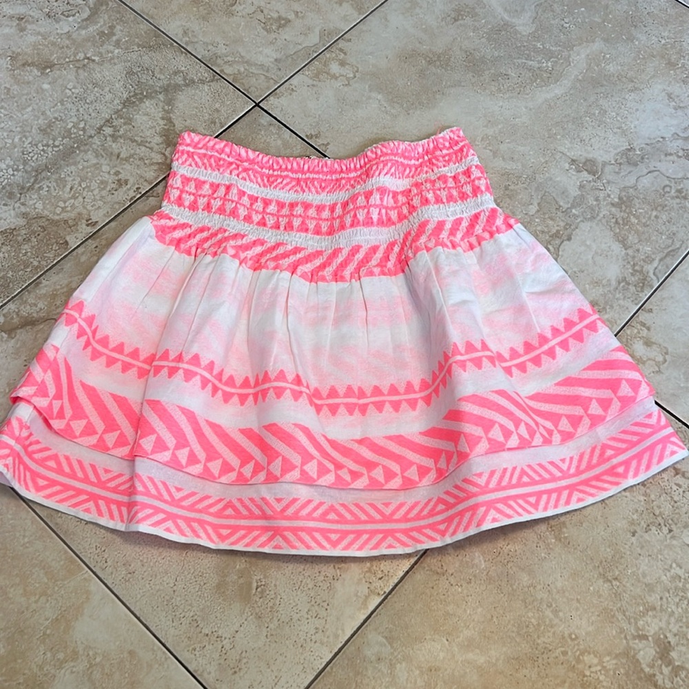 Size medium mini skirt white and hot pink detail